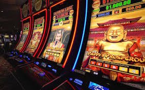 Studio live American Roulette di mandalatoto menampilkan roda, meja taruhan, dan dealer profesional